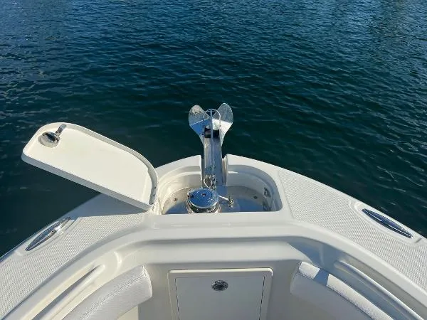Slide: The Image of Hydra-Sports 3000 Center Console 2016 - 3