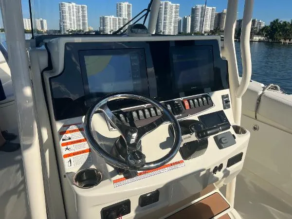 Slide: The Image of Hydra-Sports 3000 Center Console 2016 - 9