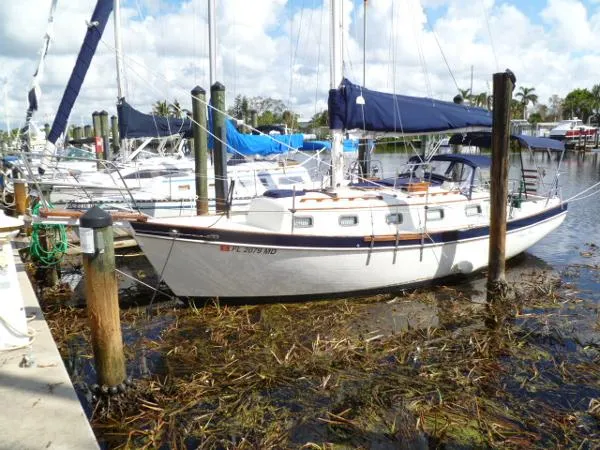 Slide: The Image of Pacific Seacraft Orion 27 MKII 1990 - 1