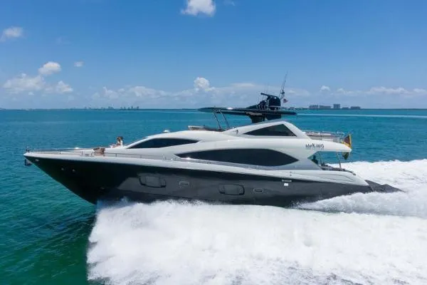 Slide: The Image of Sunseeker 88 MY 2014 - 0