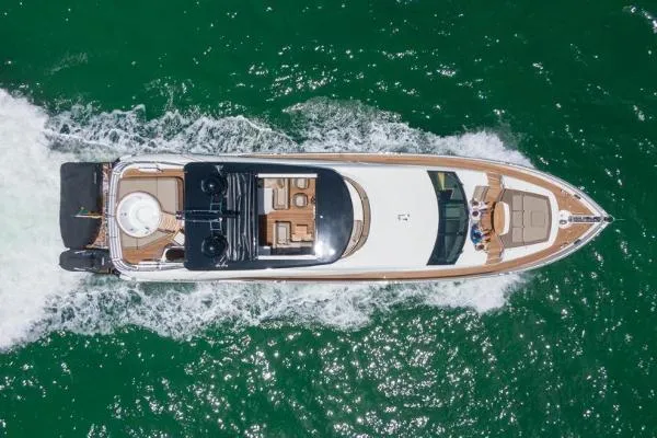 Slide: The Image of Sunseeker 88 MY 2014 - 3