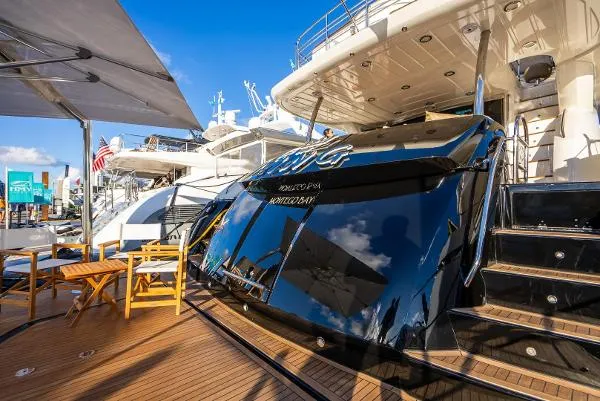 Slide: The Image of Sunseeker 88 MY 2014 - 6