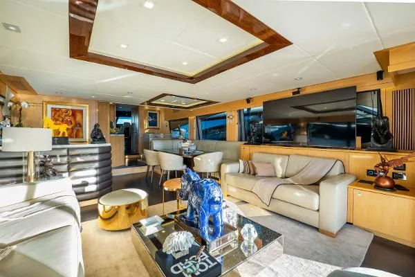 Slide: The Image of Sunseeker 88 MY 2014 - 9