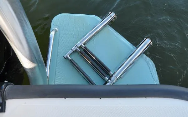 Slide: The Image of Boston Whaler MONTAUK 170 2020 - 8