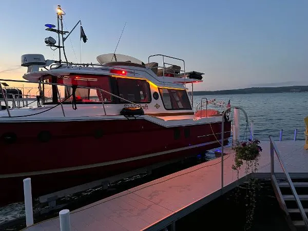 Slide: The Image of Ranger Tug R-29 Command Bridge Luxury Edition 2021 - 9