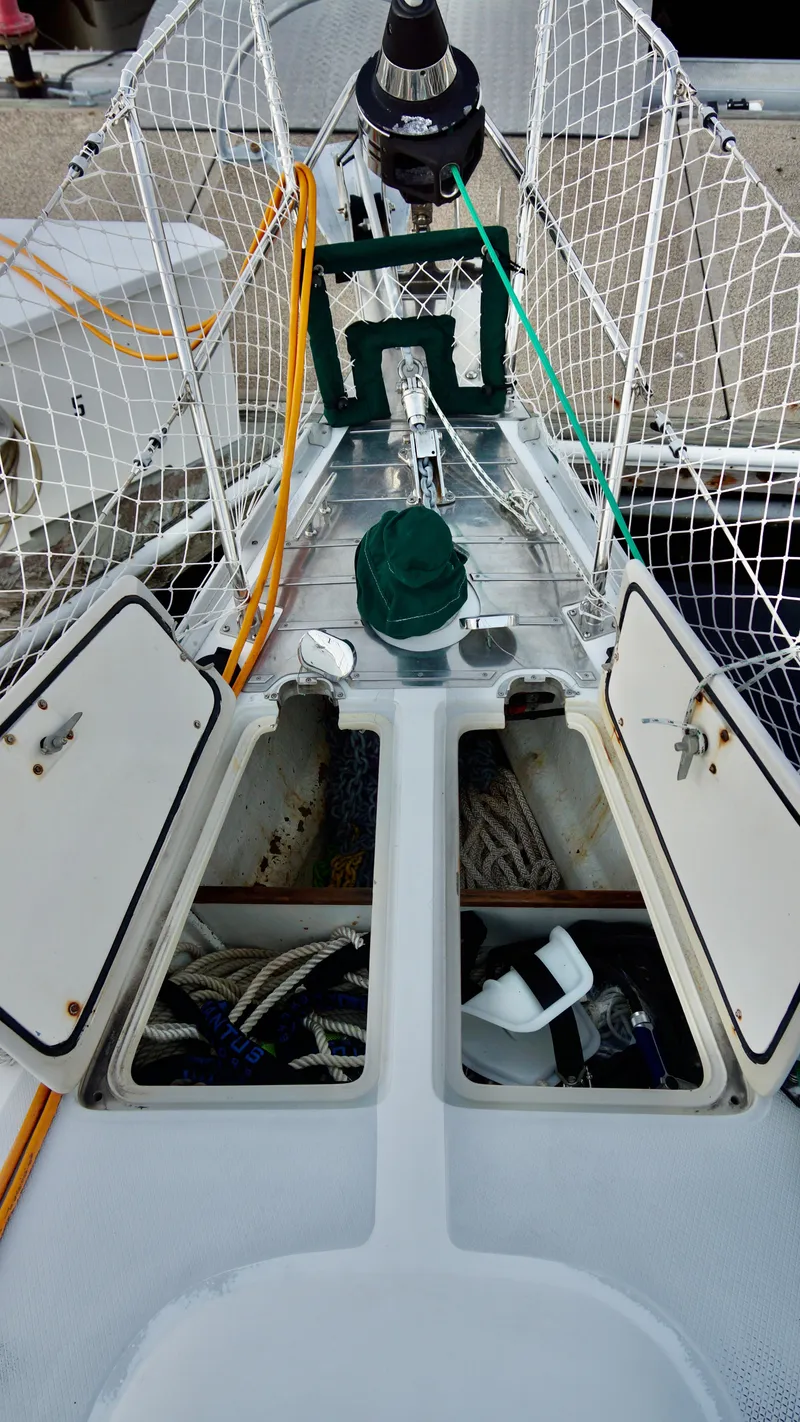 Slide: The Image of Hylas Center Cockpit 46 1997 - 11