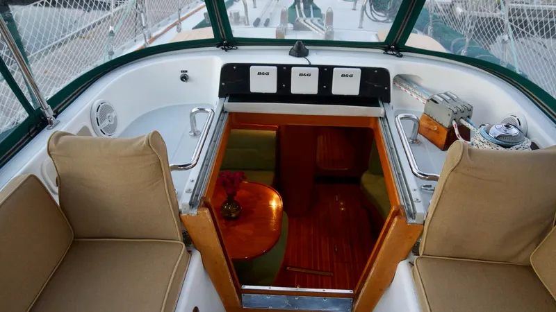 Slide: The Image of Hylas Center Cockpit 46 1997 - 5