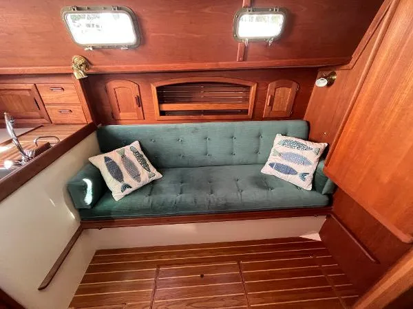 Slide: The Image of Pacific Seacraft 34 1991 - 4