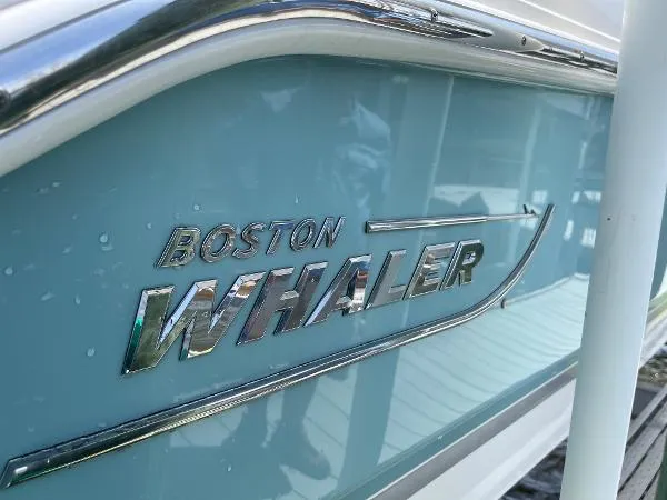 Slide: The Image of Boston Whaler 280 Vantage 2021 - 1