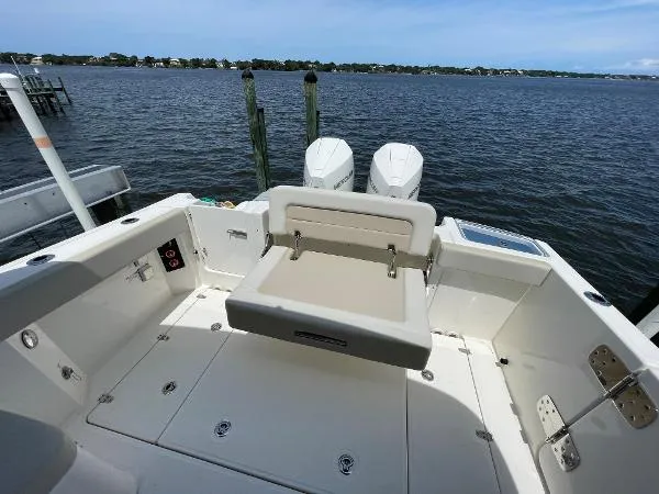 Slide: The Image of Boston Whaler 280 Vantage 2021 - 10
