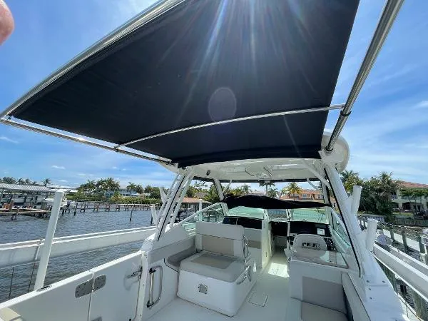 Slide: The Image of Boston Whaler 280 Vantage 2021 - 11