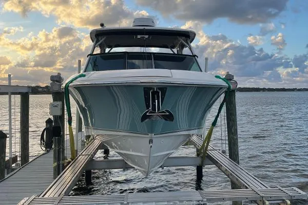 Slide: The Image of Boston Whaler 280 Vantage 2021 - 3