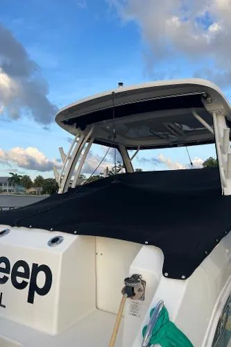 Slide: The Image of Boston Whaler 280 Vantage 2021 - 5