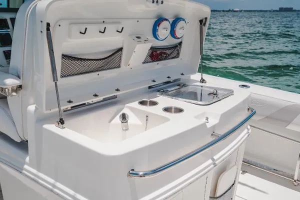 Slide: The Image of Boston Whaler 320 Outrage 2014 - 11