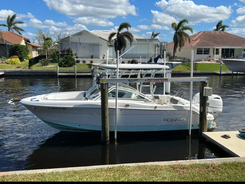 Slide: The Image of Robalo R247 2018 - 0