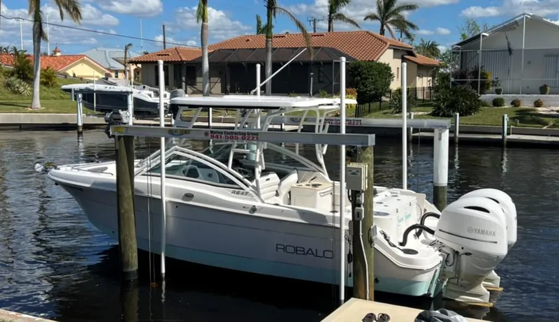 Slide: The Image of Robalo R247 2018 - 2