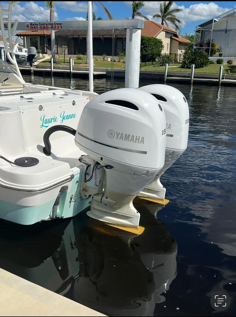 Slide: The Image of Robalo R247 2018 - 4