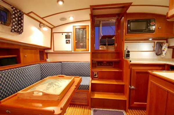 Slide: The Image of Grand Banks 43 Eastbay HX 2003 - 9
