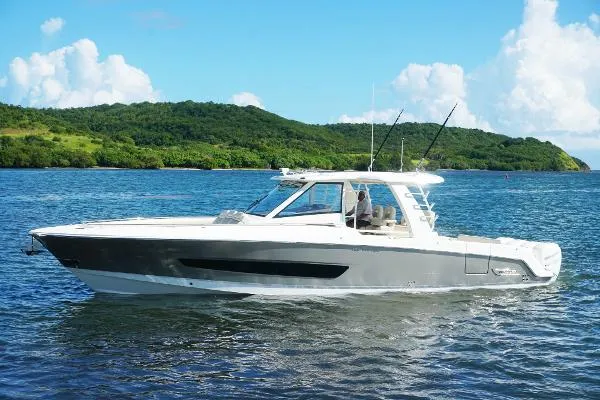Slide: The Image of Boston Whaler 420 Outrage 2021 - 2