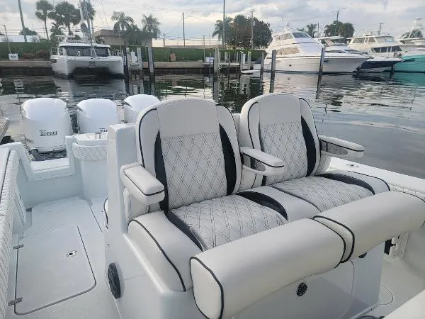 Slide: The Image of Yellowfin 36 Offshore 2020 - 11