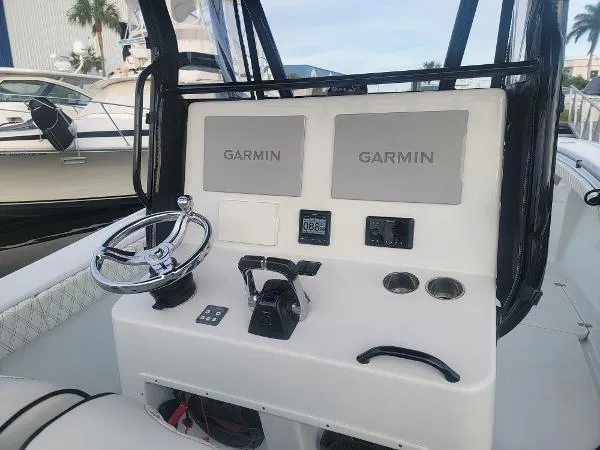 Slide: The Image of Yellowfin 36 Offshore 2020 - 8