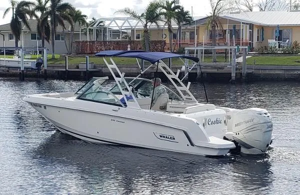 Slide: The Image of Boston Whaler 230 Vantage 2018 - 0