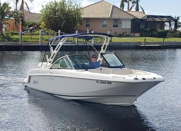 Slide: The Image of Boston Whaler 230 Vantage 2018 - 2