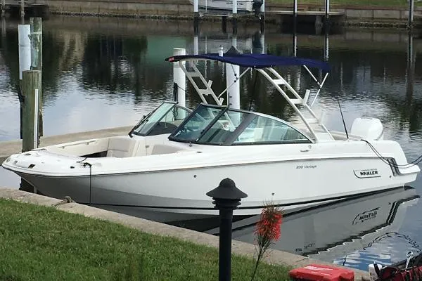 Slide: The Image of Boston Whaler 230 Vantage 2018 - 3