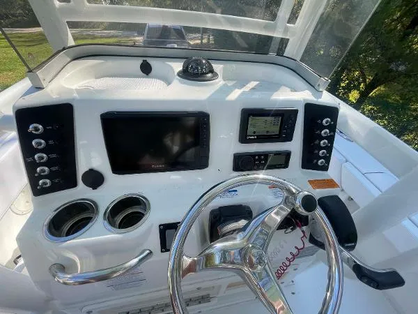 Slide: The Image of Robalo 246 Cayman 2018 - 3