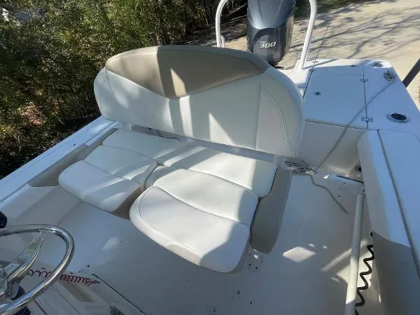 Slide: The Image of Robalo 246 Cayman 2018 - 4