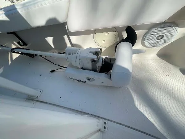 Slide: The Image of Robalo 246 Cayman 2018 - 6