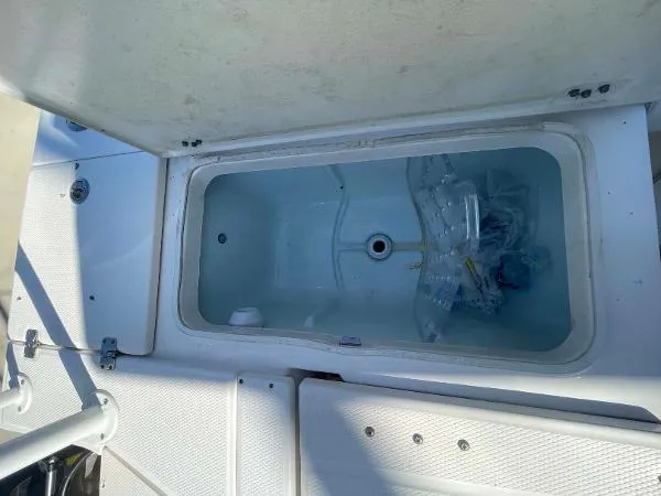 Slide: The Image of Robalo 246 Cayman 2018 - 7