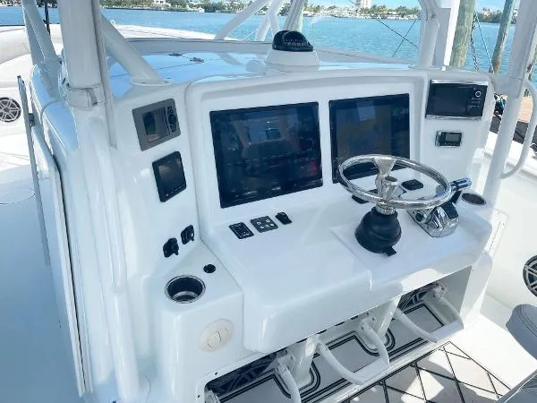 Slide: The Image of Yellowfin 42 2015 - 5