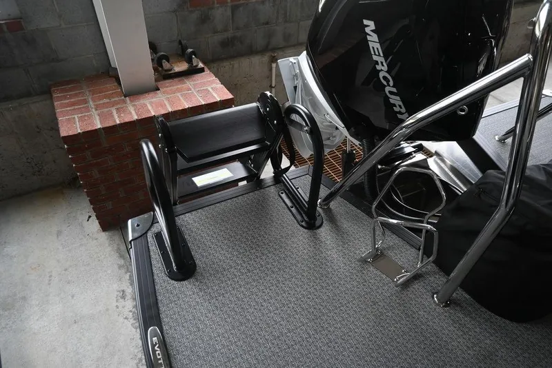 Slide: The Image of Evotti 723QL 2026 boat with Mercury engine and sturdy boarding ladder. - 15