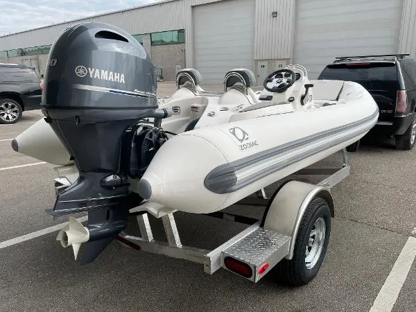 Slide: The Image of Zodiac Yachtline 490 Deluxe NEO 90hp In Stock 2023 - 3