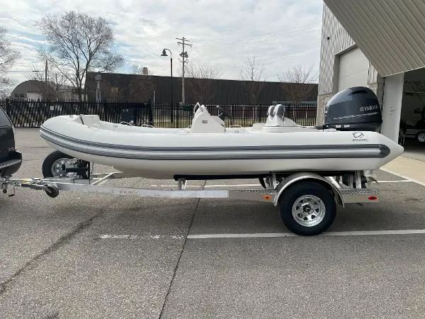 Slide: The Image of Zodiac Yachtline 490 Deluxe NEO 90hp In Stock 2023 - 5