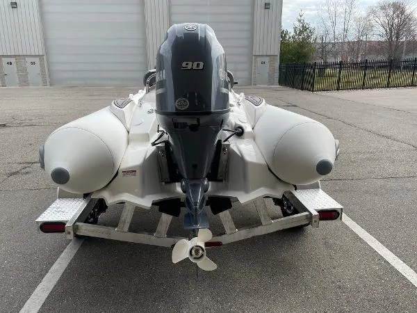 Slide: The Image of Zodiac Yachtline 490 Deluxe NEO 90hp In Stock 2023 - 8