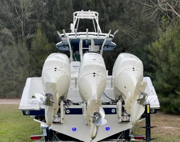 Slide: The Image of Everglades 350 Center Console 2007 - 1