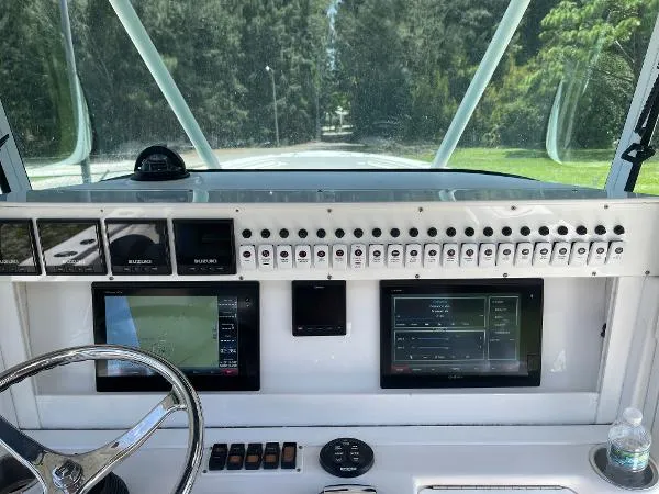 Slide: The Image of Everglades 350 Center Console 2007 - 2