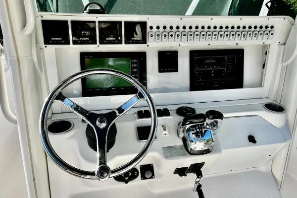 Slide: The Image of Everglades 350 Center Console 2007 - 4