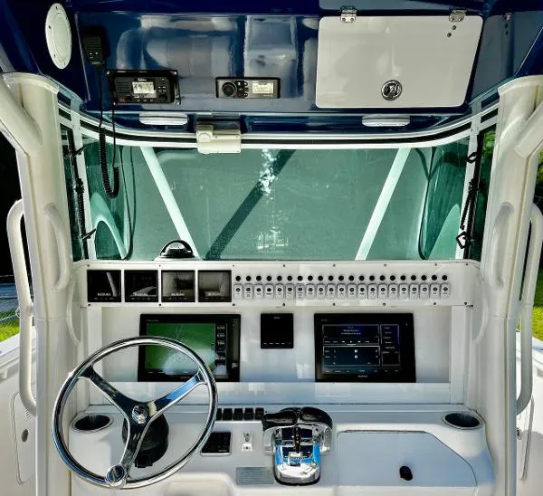Slide: The Image of Everglades 350 Center Console 2007 - 5