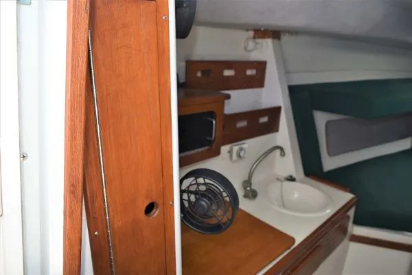 Slide: The Image of Contender 35 Side Console 2000 - 3