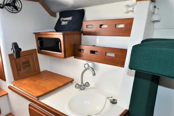 Slide: The Image of Contender 35 Side Console 2000 - 4