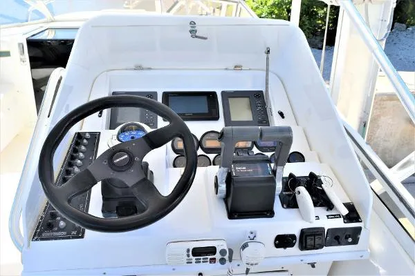 Slide: The Image of Contender 35 Side Console 2000 - 9