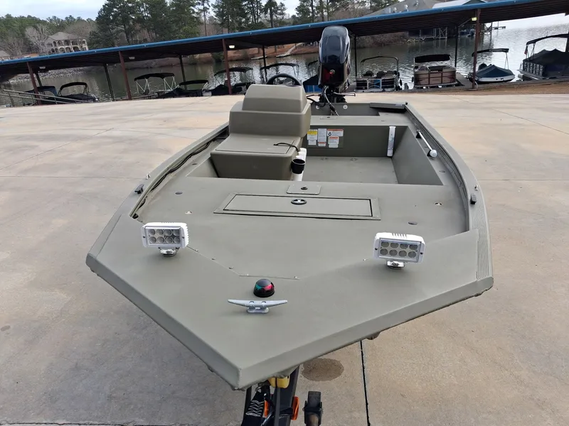 Slide: The Image of Tracker Grizzly 1648 SC 2024 - 2