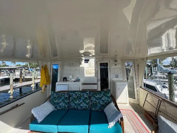 Slide: The Image of Hatteras Motor Yacht 1990 - 3