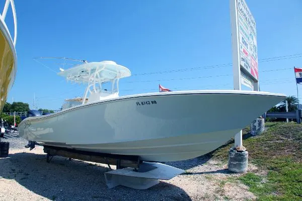 Slide: The Image of Yellowfin 29 Offshore 2016 - 6