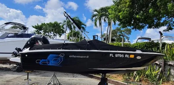 Slide: The Image of Bayliner Element 16 2017 - 0