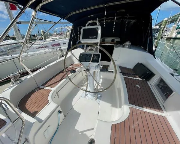 Slide: The Image of Hunter 38 2009 - 8