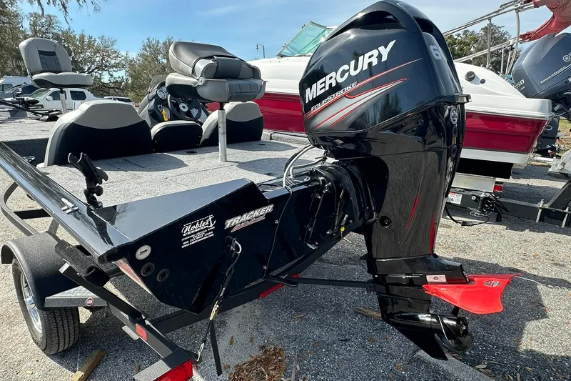 Slide: The Image of 2018 Tracker Pro Team 175 TXW boat with Mercury 60HP outboard motor. - 21